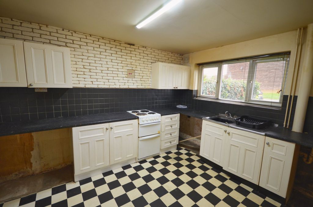 Property photo 3 of 23