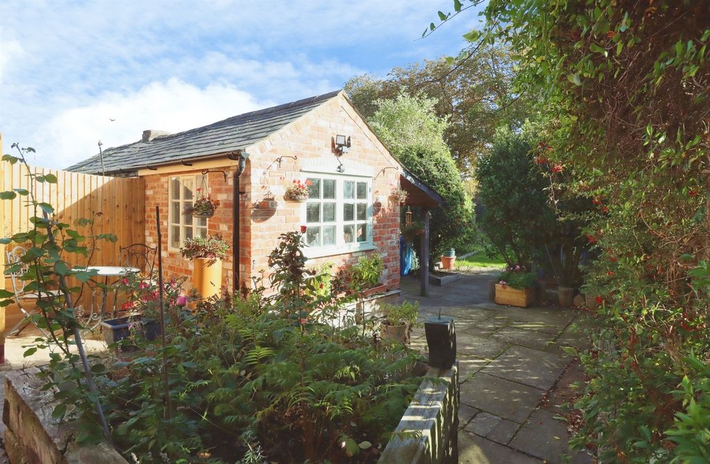Property photo 2 of 28