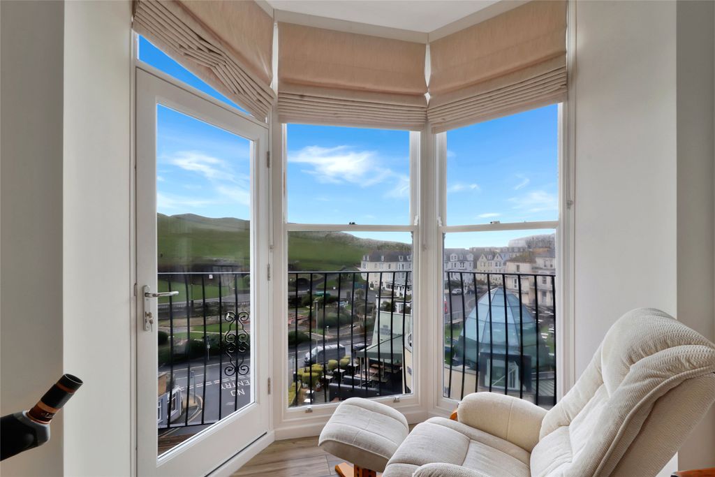 Property photo 3 of 14 3 - Picture No. 06