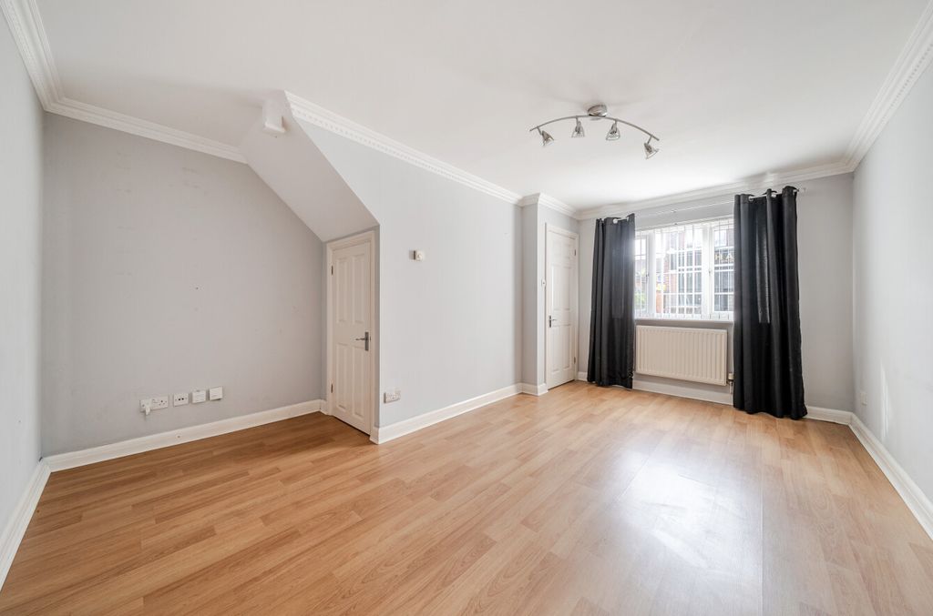 Property photo 2 of 17 1437415-21-69d77c...