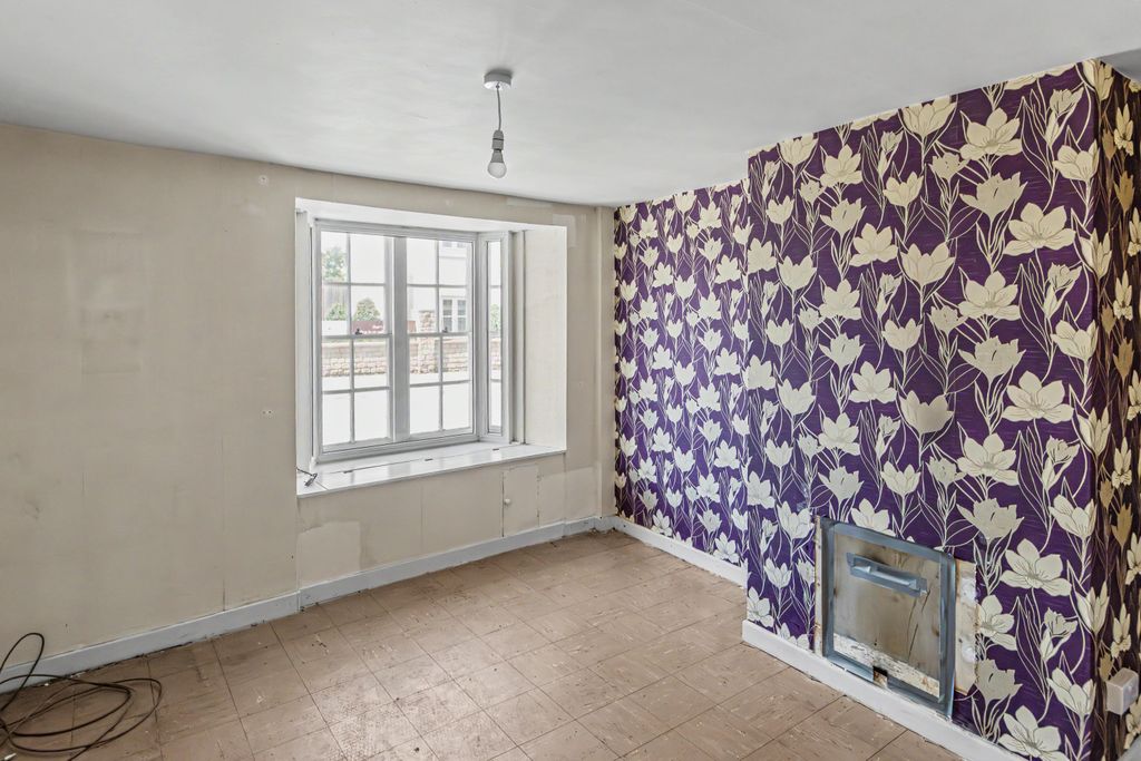 Property photo 2 of 16 23 The Causeway, Chippenham, Wiltshire, Sn15 3Db