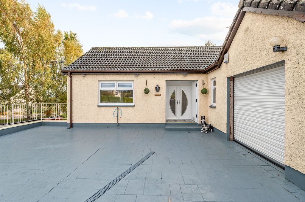 Property photo 2 of 23