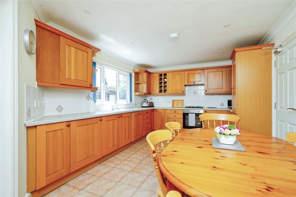 Property photo 2 of 18 Kitchen