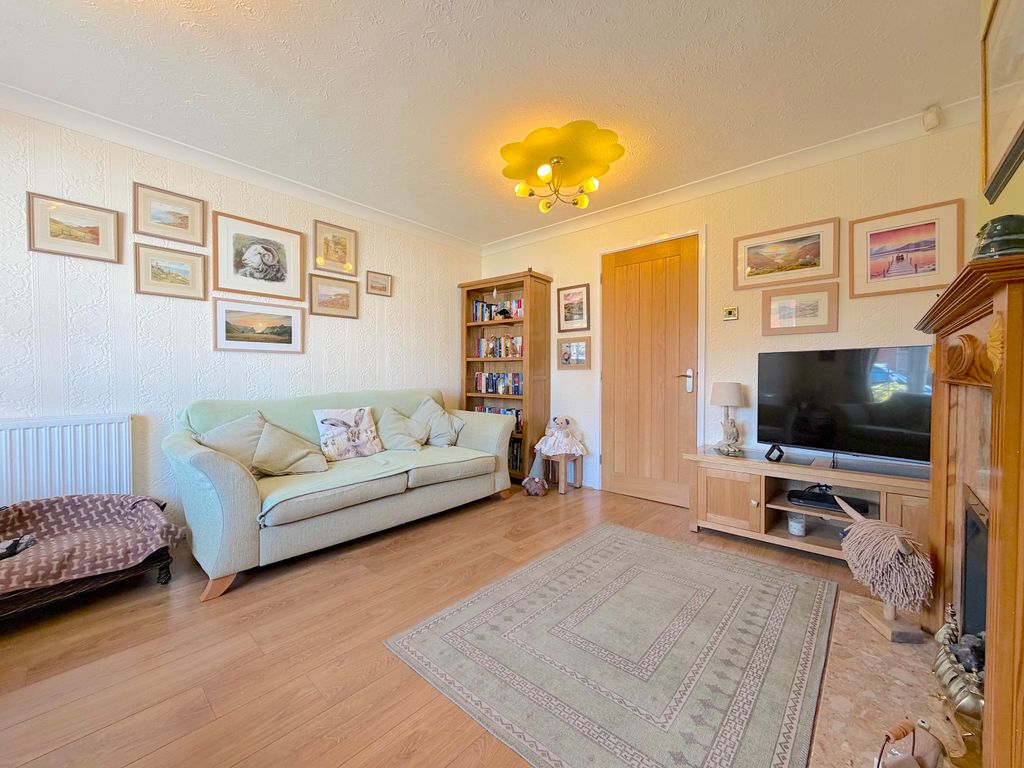 Property photo 3 of 33