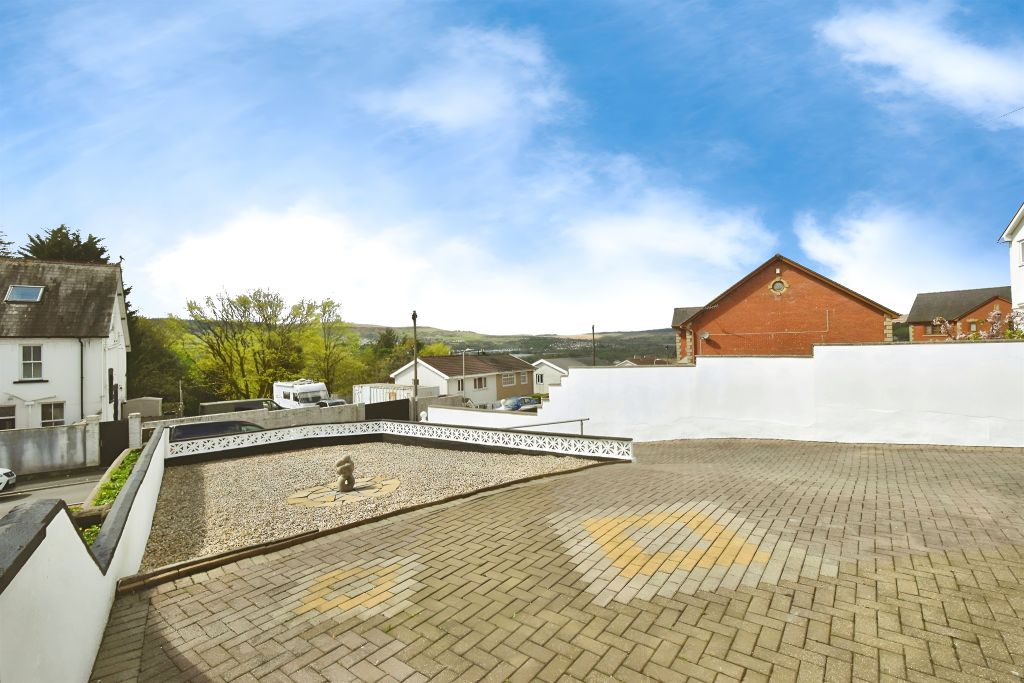 Property photo 3 of 31