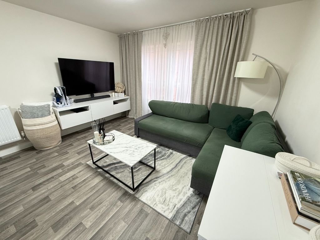 Property photo 3 of 9 4910853