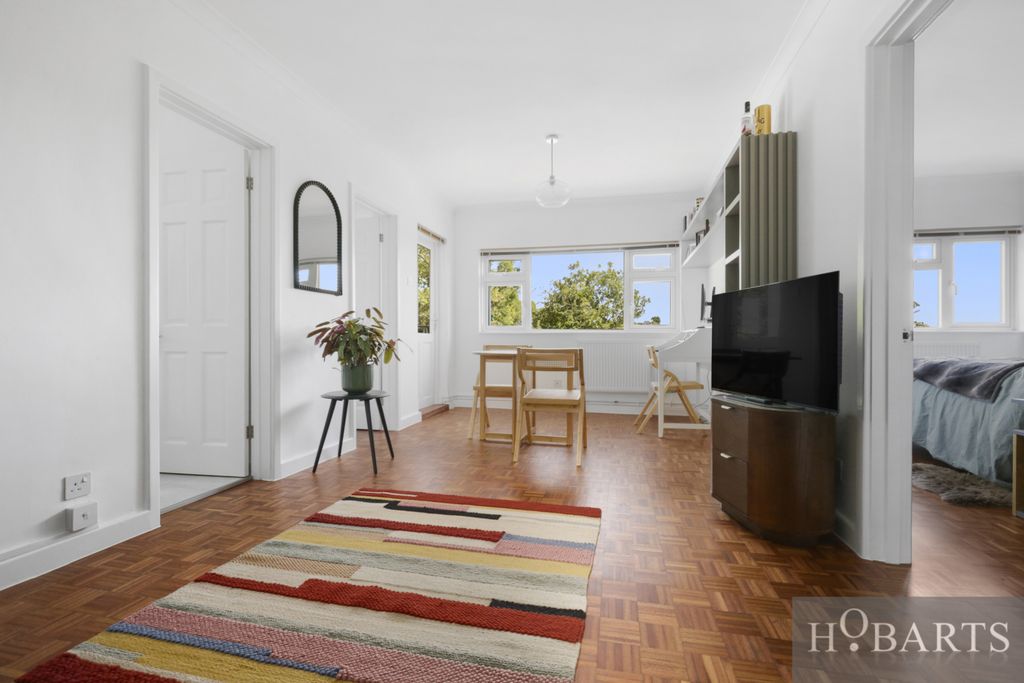 Property photo 1 of 12 Excellent One-Bed With Private Balcony
