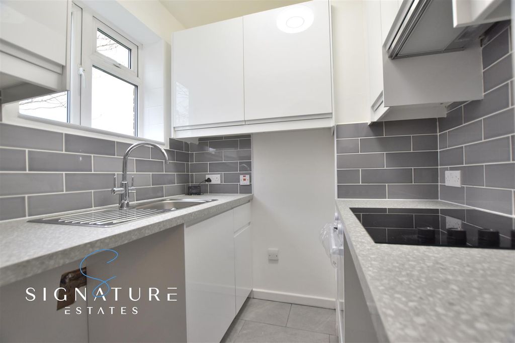 Property photo 3 of 4 Kitchen1 .Jpg