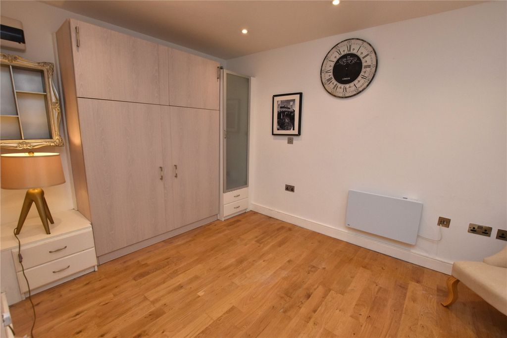 Property photo 3 of 8 Picture No. 05