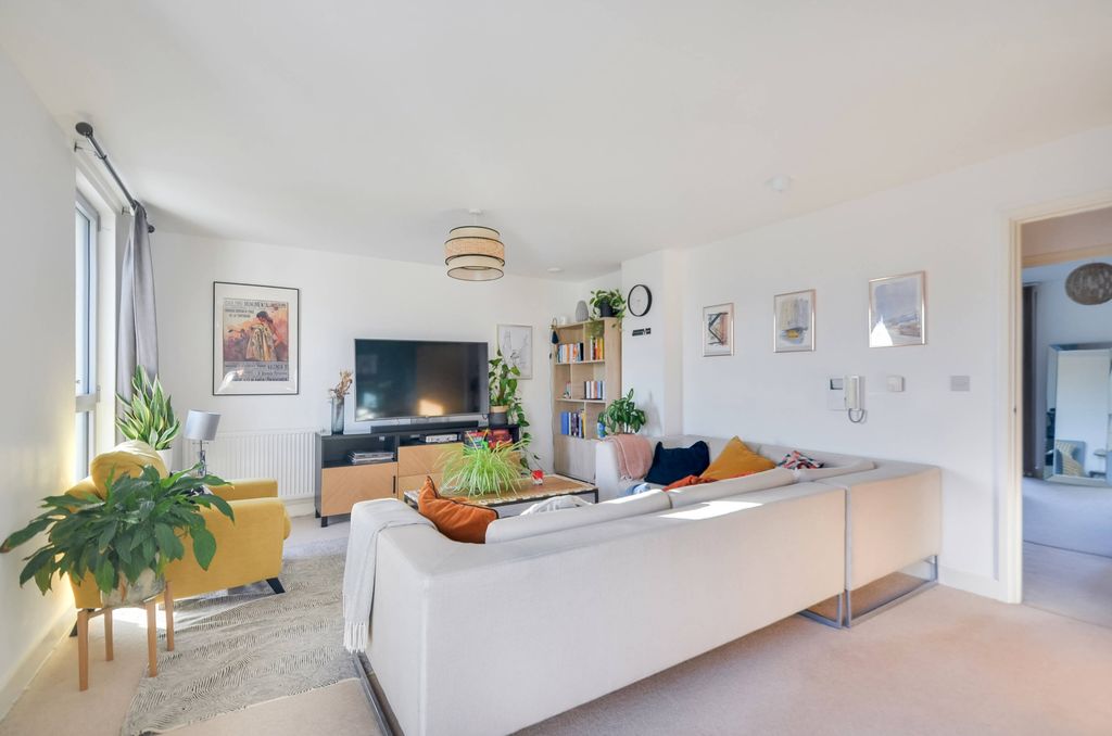 Property photo 1 of 29 Lounge (1).Jpg