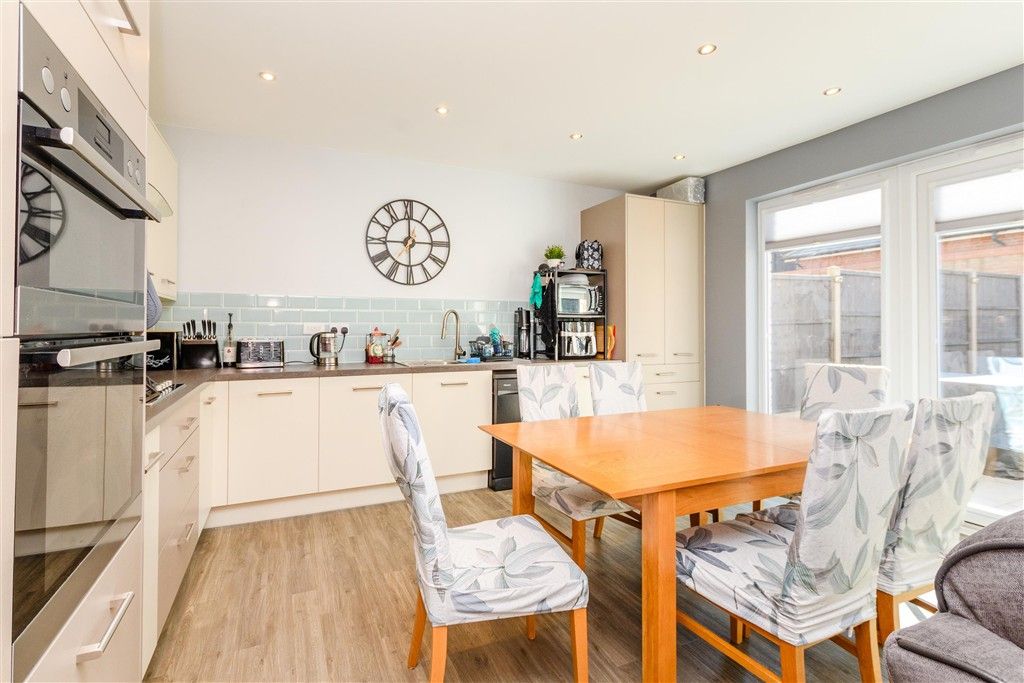 Property photo 3 of 4 Kitchen