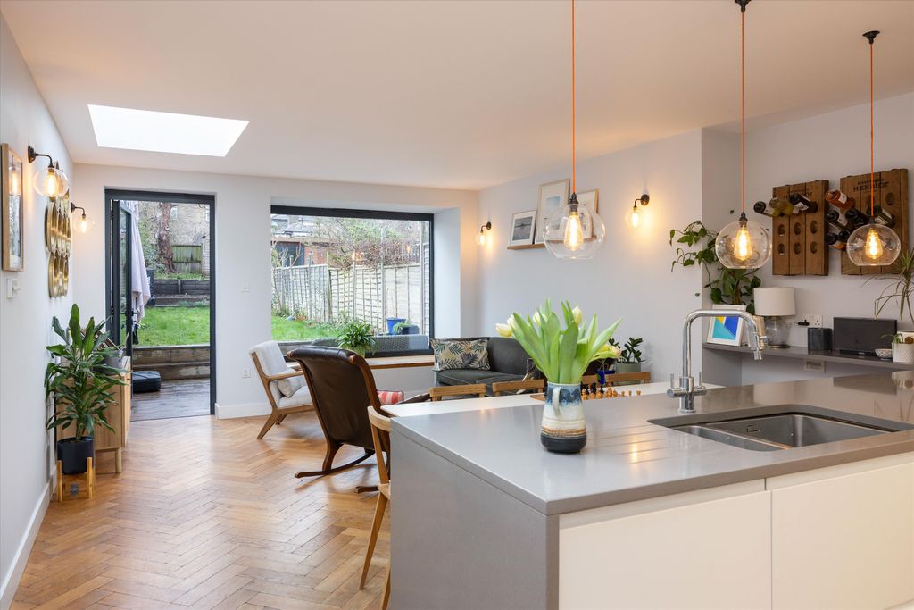 Property photo 2 of 13 Image