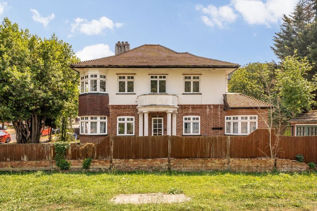 Property photo 1 of 11