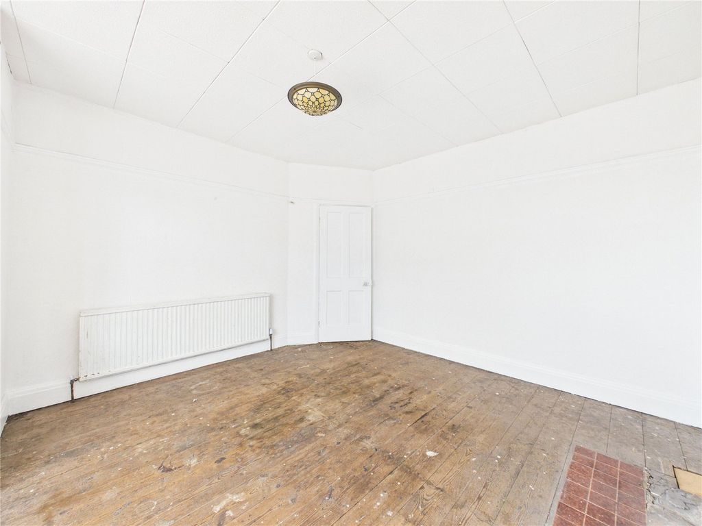 Property photo 3 of 17 Picture No. 28