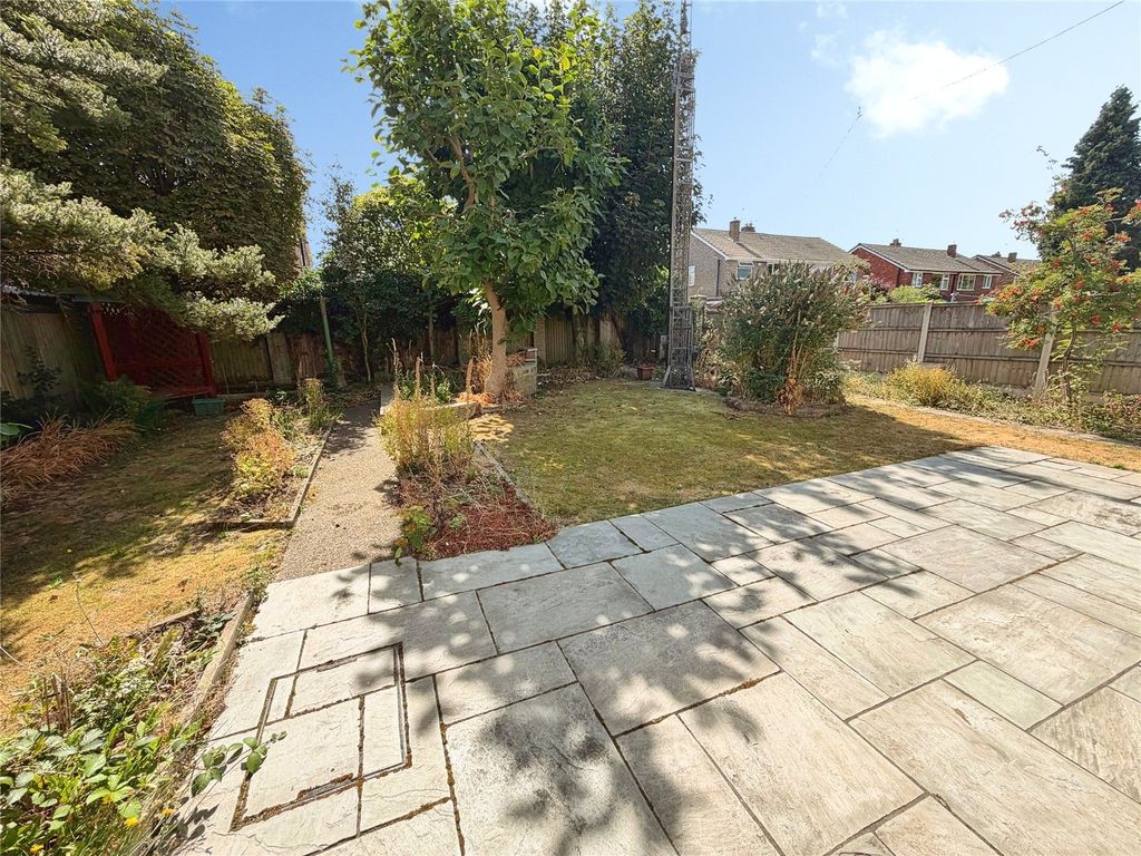 Property photo 3 of 19 Gardens
