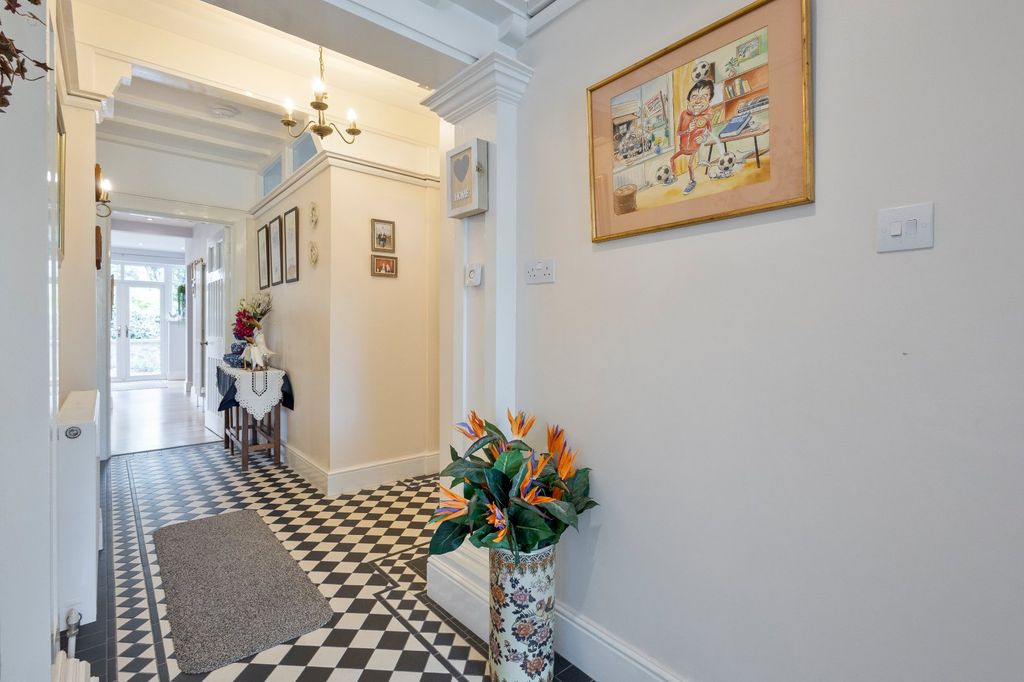 Property photo 3 of 33 Entrance Hallway