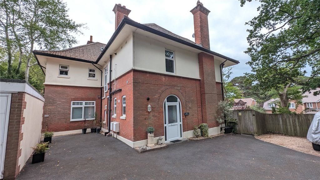 Property photo 1 of 16 Luscombe Road