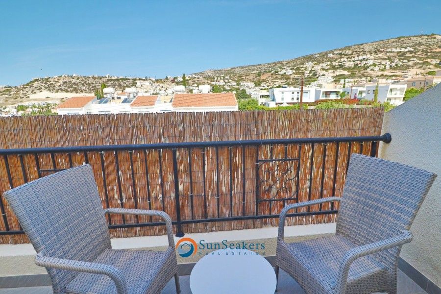 Property photo 3 of 28