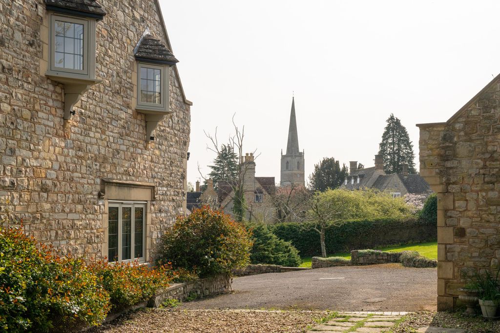 Property photo 2 of 36 Image