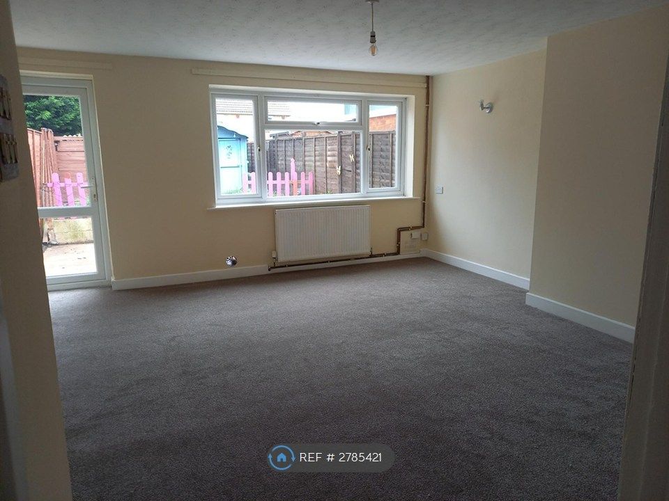 Property photo 1 of 14 Living