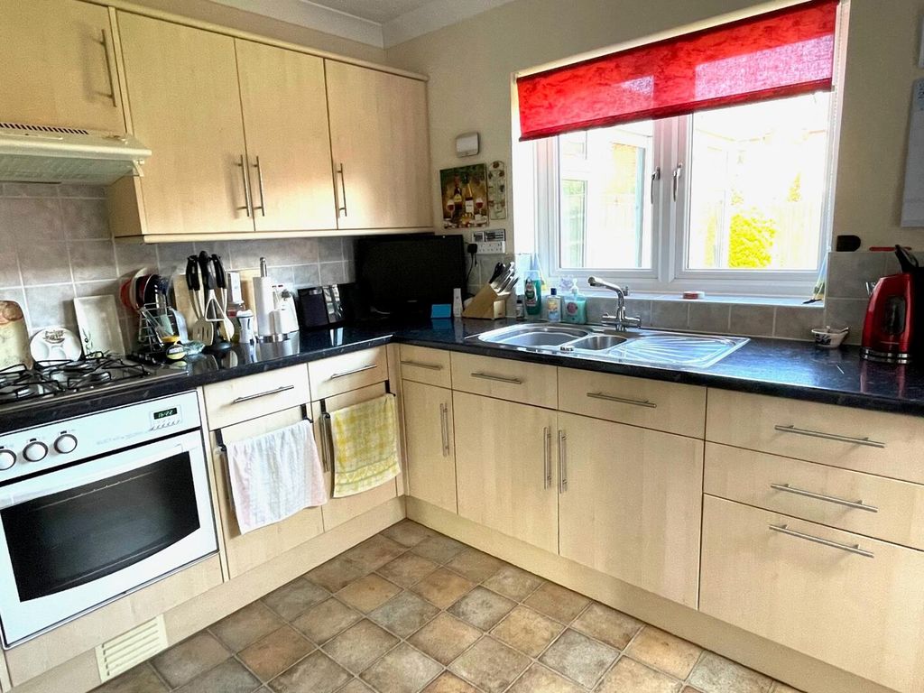 Property photo 2 of 21 Kitchen