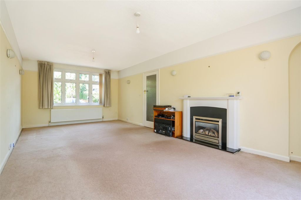 Property photo 3 of 25