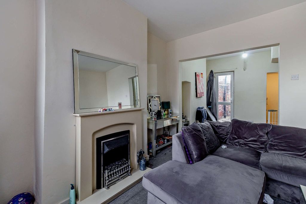 Property photo 2 of 23