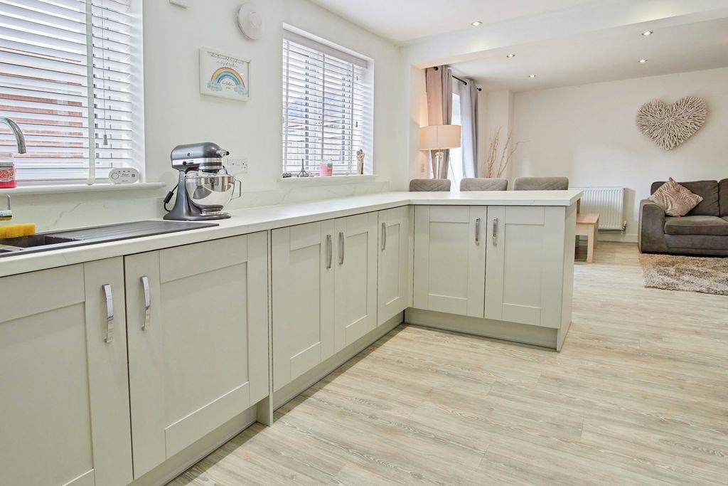 Property photo 3 of 22 Pbox-Img.Jpg
