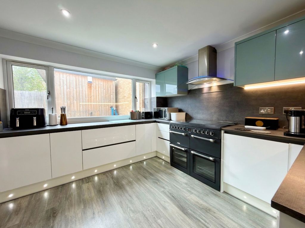 Property photo 2 of 13 Kitchen