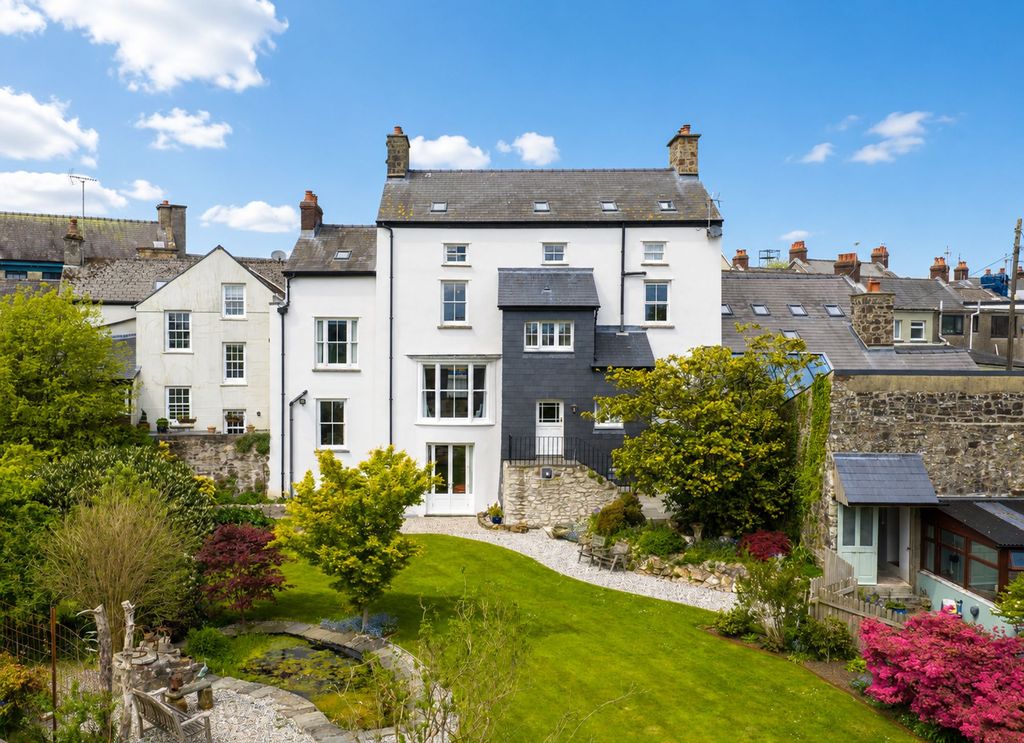 Property photo 1 of 77