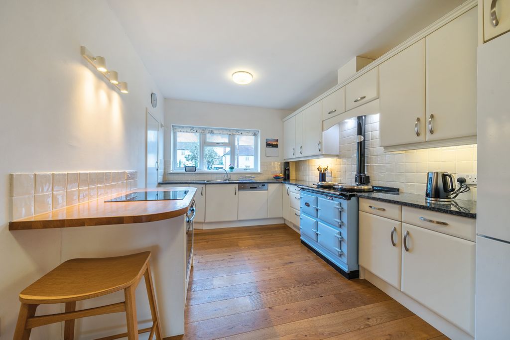 Property photo 3 of 28 Kitchen