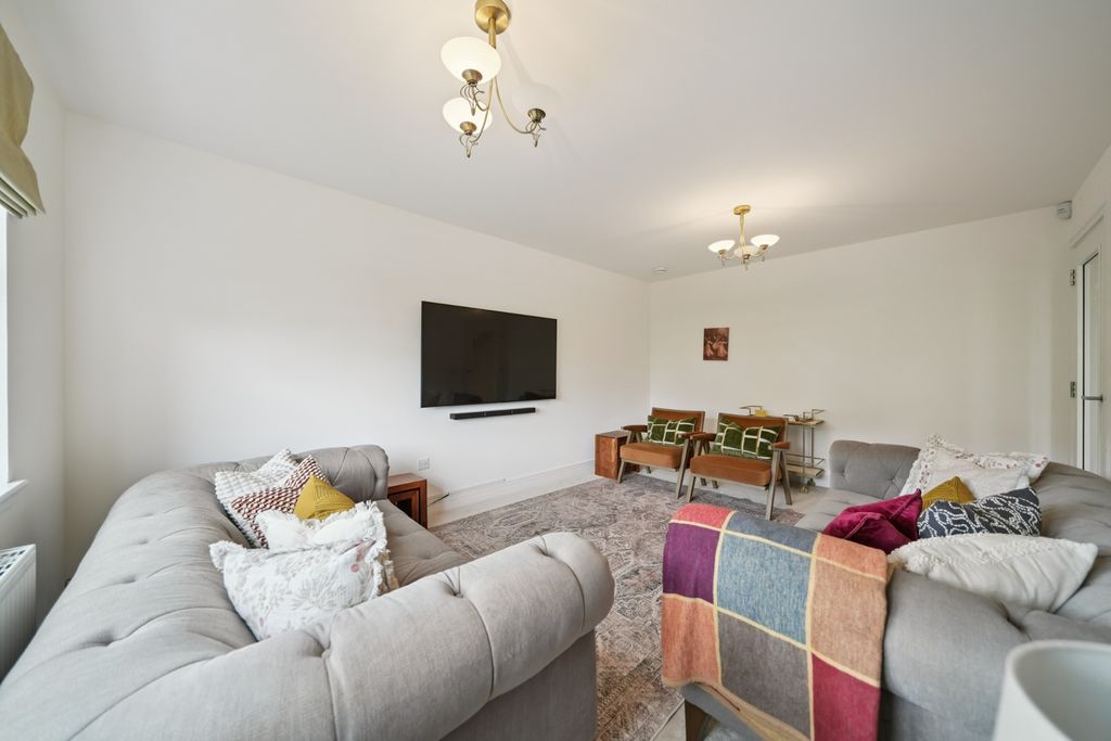 Property photo 3 of 32