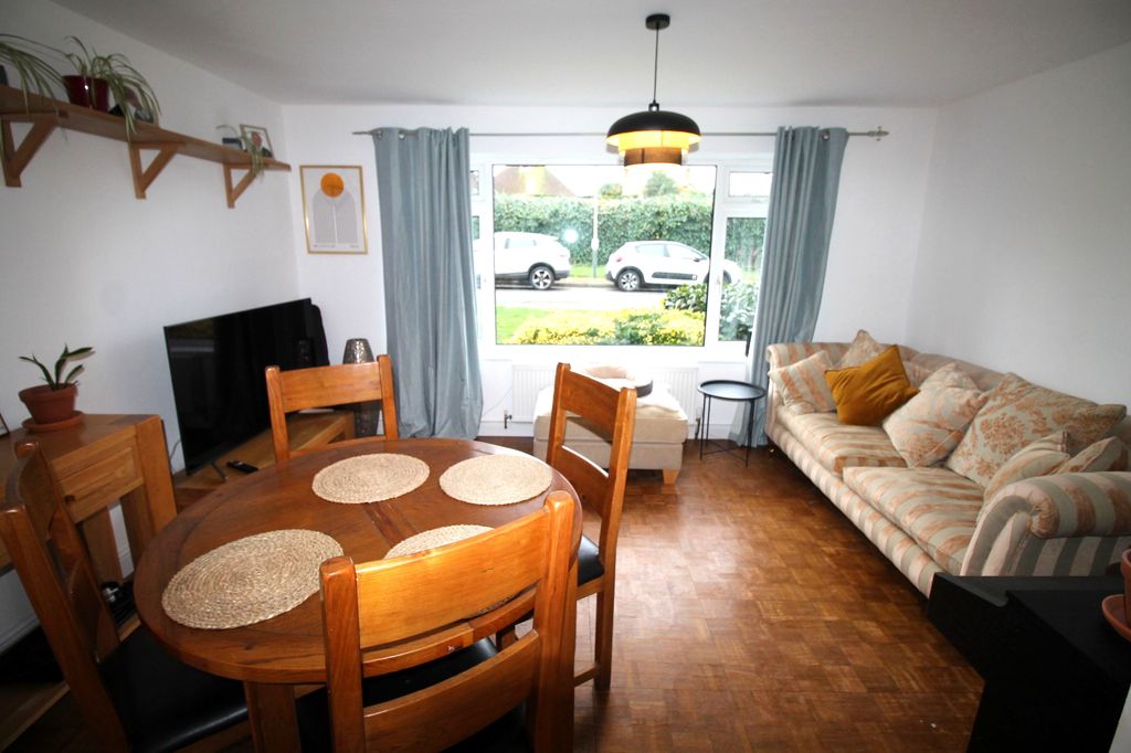 Property photo 2 of 8 Lounge/Diner