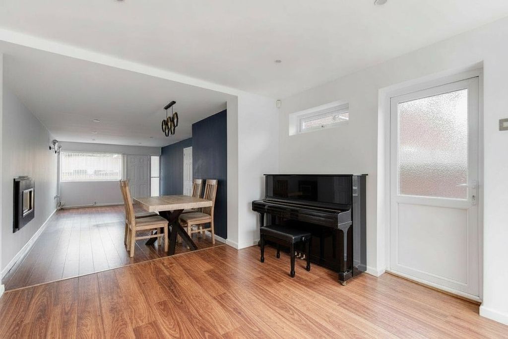 Property photo 3 of 18 Picture No. 23