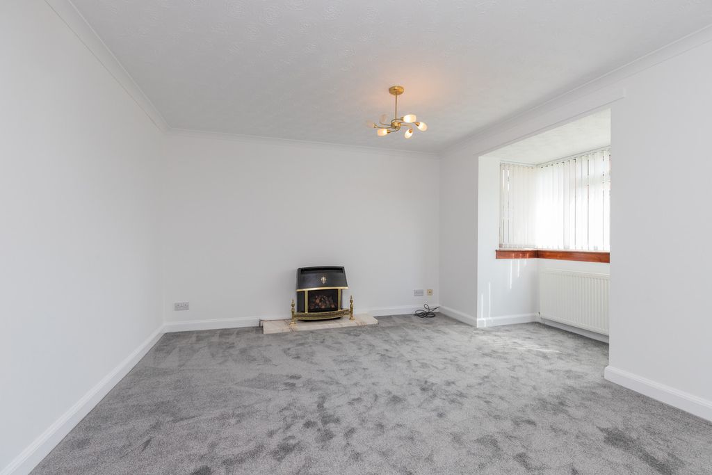 Property photo 2 of 28