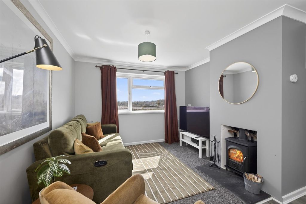 Property photo 2 of 23 Lounge