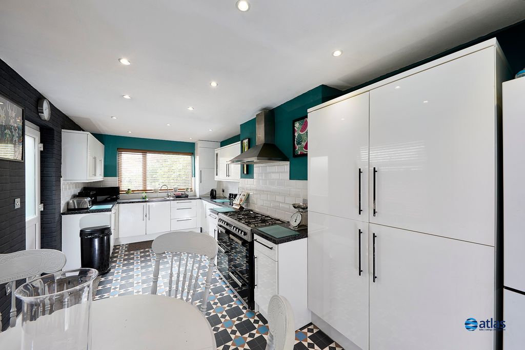 Property photo 2 of 18 Kitchen