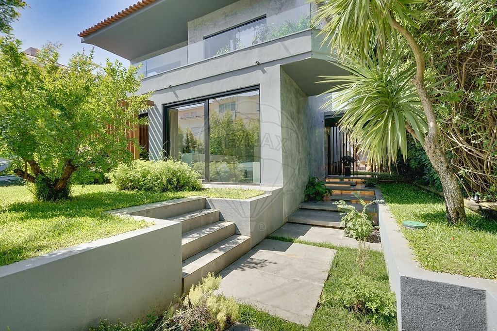 Property photo 2 of 43