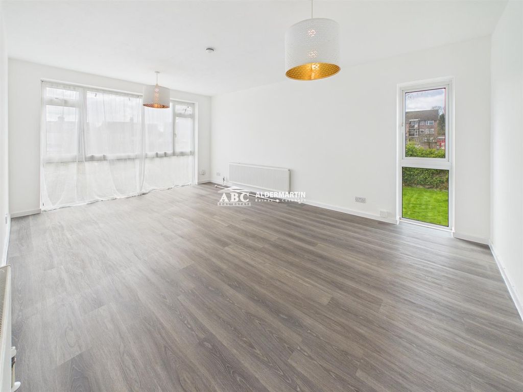 Property photo 2 of 14 Cam03827G0-Pr0142-Still003.Jpg