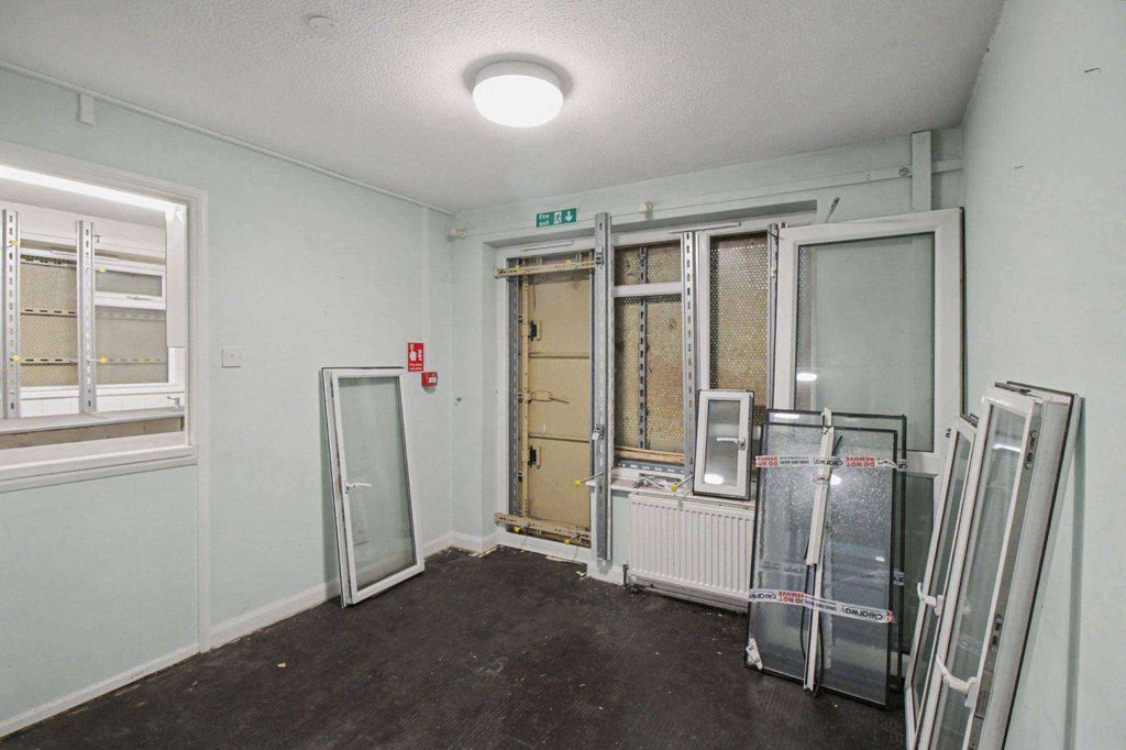 Property photo 3 of 18 202 Maltings Lane, Witham, Essex, CM8 1Jn