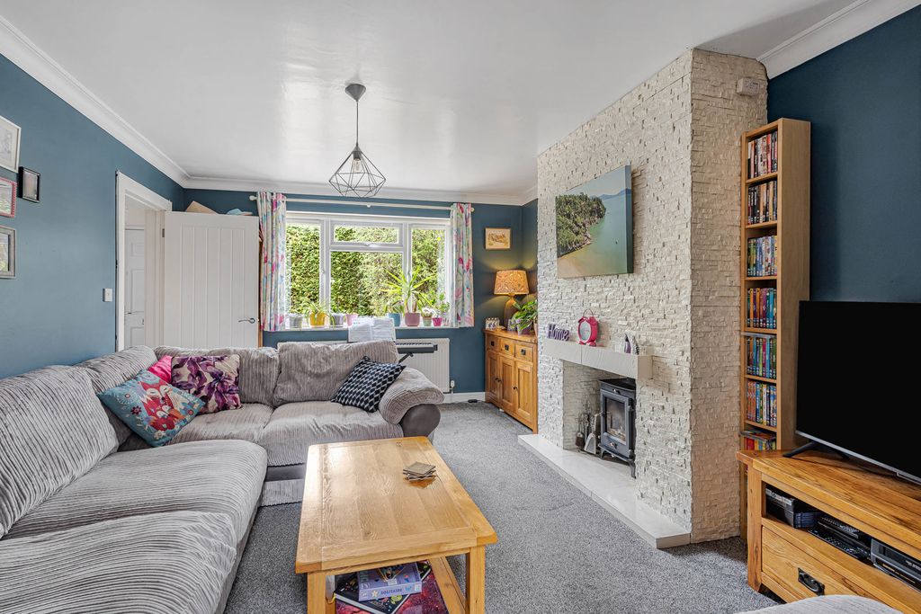 Property photo 2 of 18 Sitting Room