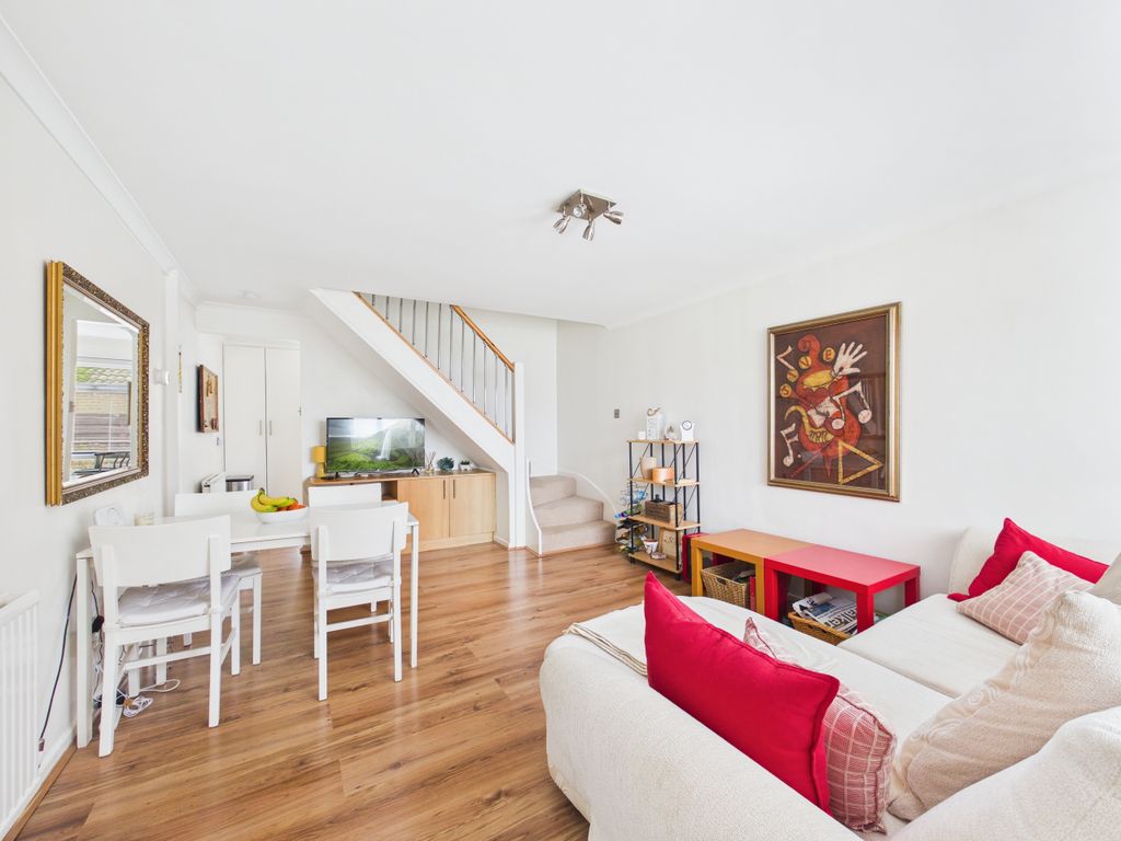 Property photo 2 of 9 Cam01354G0-Pr0679-Still011