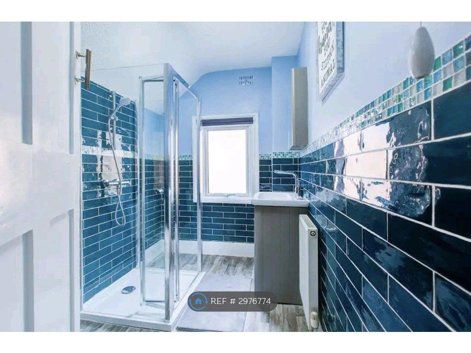 Property photo 3 of 11 Bathroom