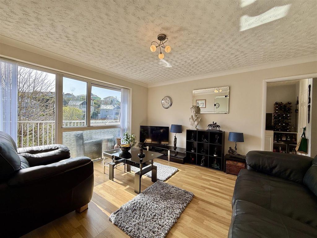 Property photo 3 of 11 Living Room.Jpg