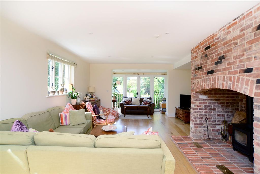 Property photo 2 of 24 North Lane (5).Jpg