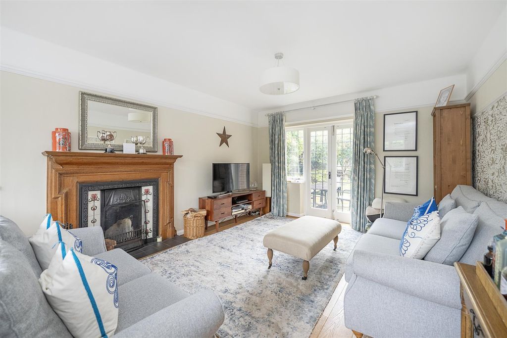 Property photo 3 of 12 Gainsborough-Avenue-18.Jpg