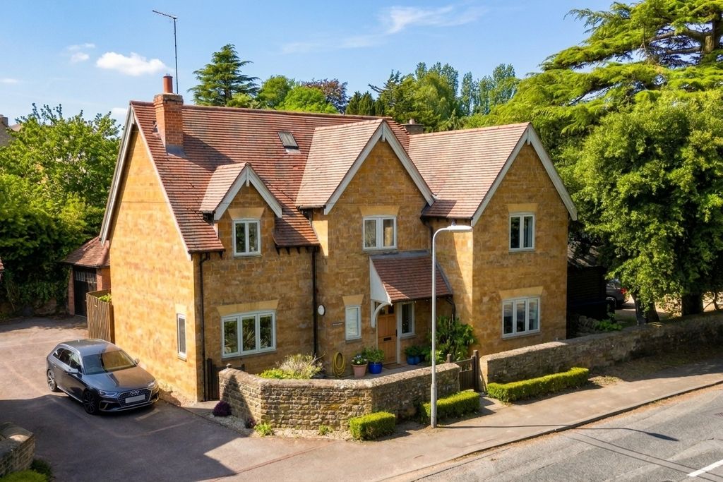 Property photo 1 of 28 Welford Road