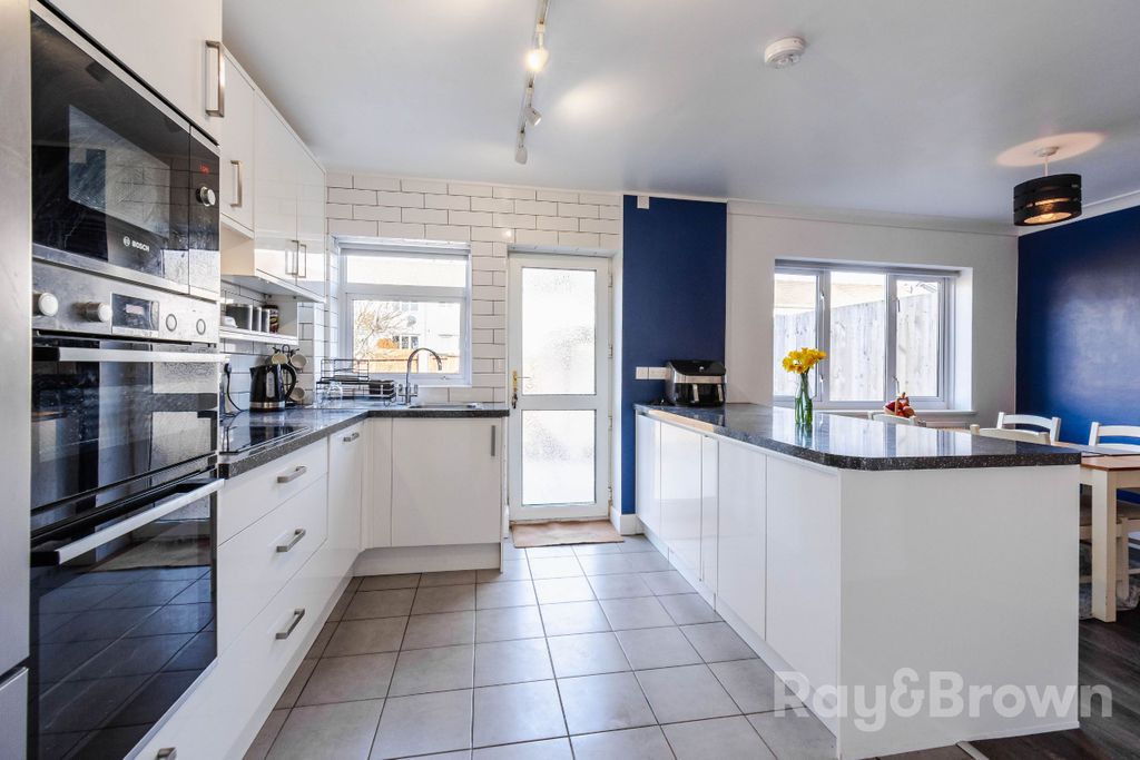 Property photo 3 of 43