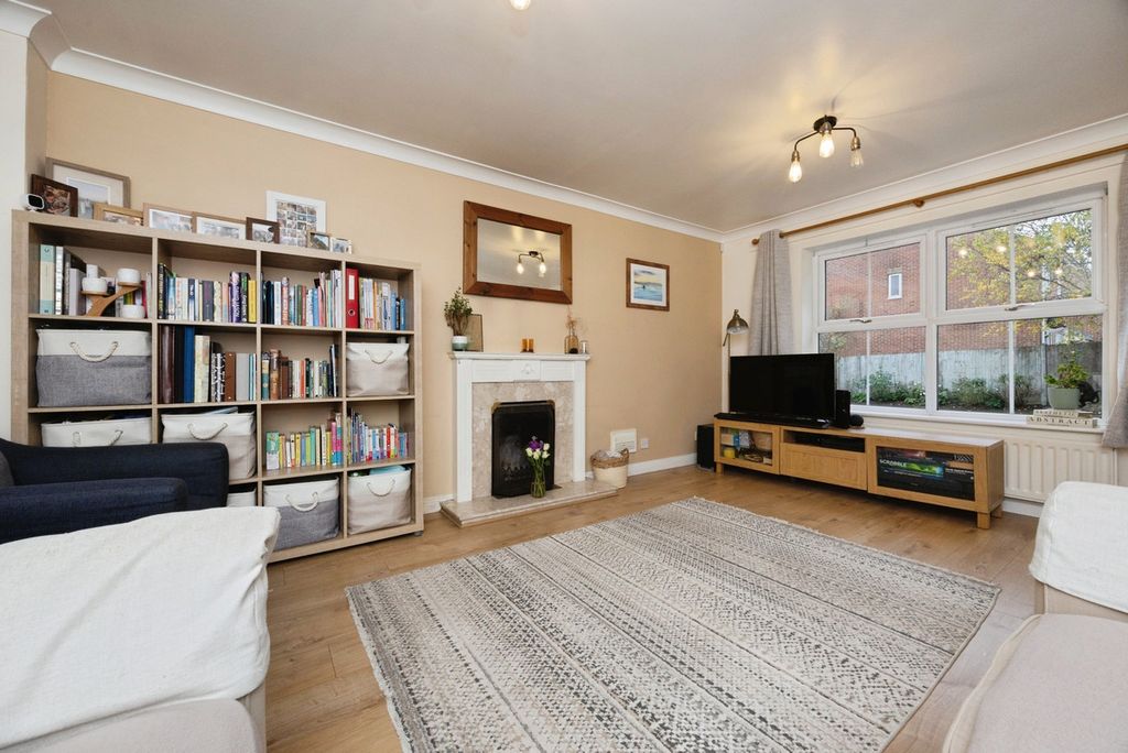 Property photo 2 of 31