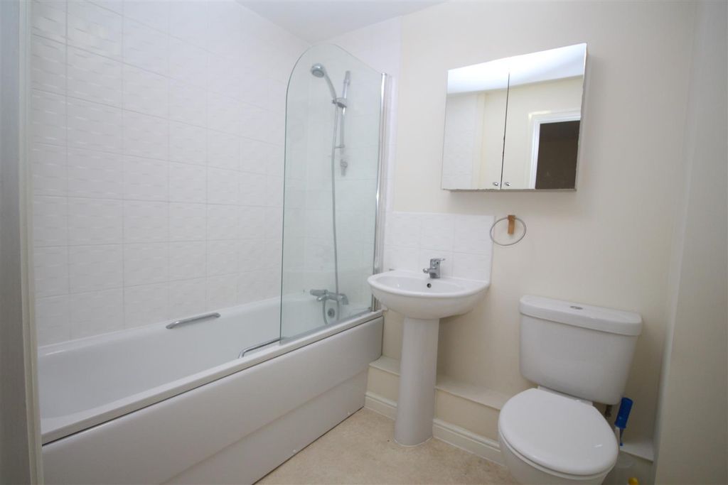 Property photo 3 of 15 Bathroom.Jpg